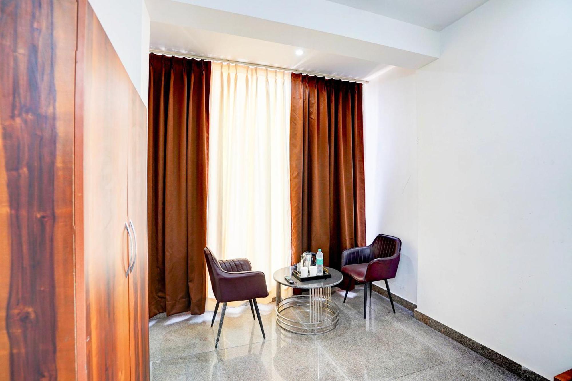 Hotel Collection O Apple Tree Noida Exterior foto